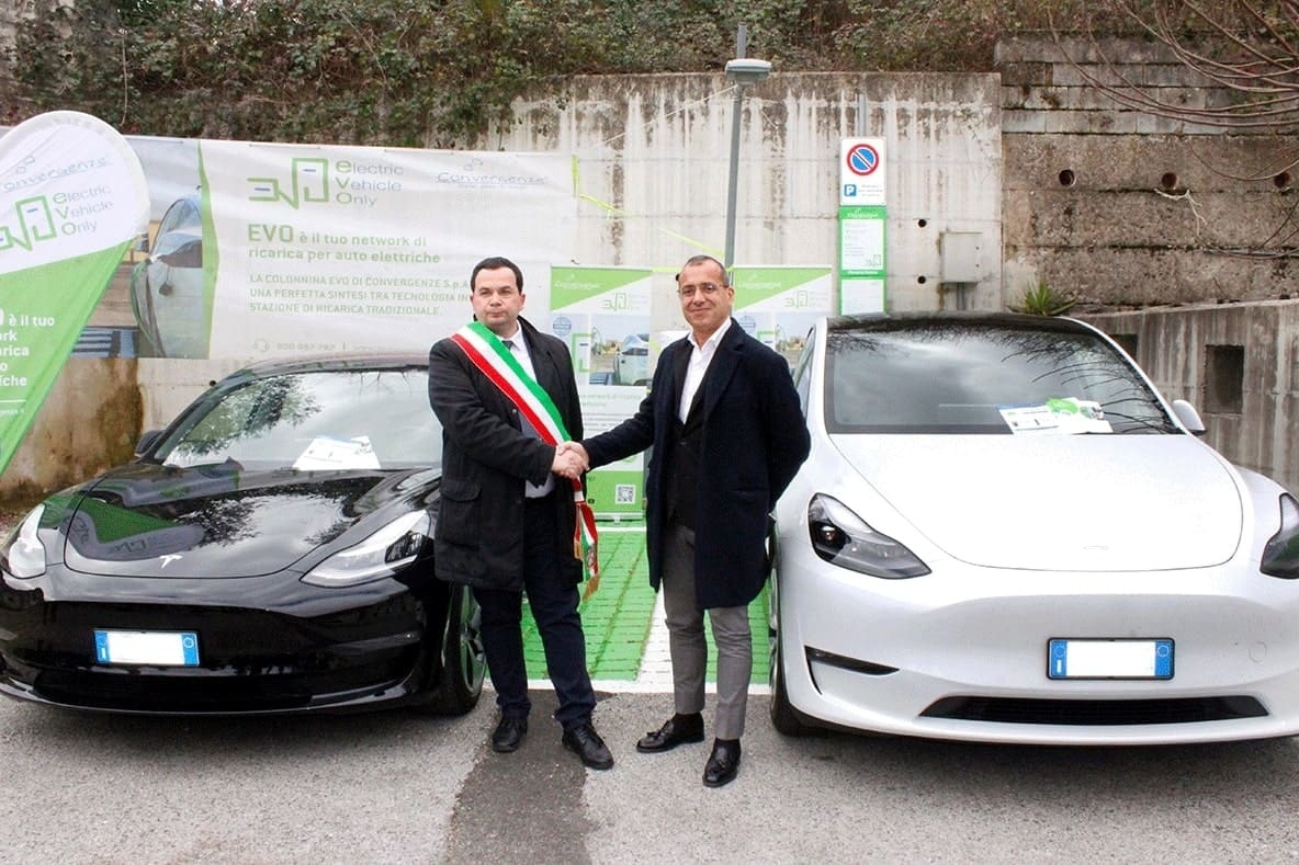 Inaugurazione della colonnina di ricarica EVO a Serino Inaugurazione della colonnina di ricarica EVO a Serino