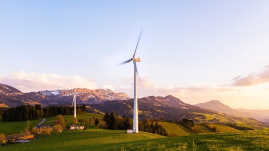 Scopri tutte le informazioni sull’energia eolica e come permette di trasformare il movimento del vento in energia elettrica.